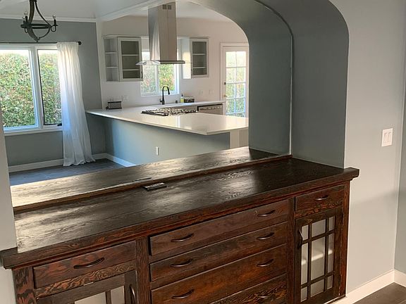 2nd image of 847 N Kilkea Dr