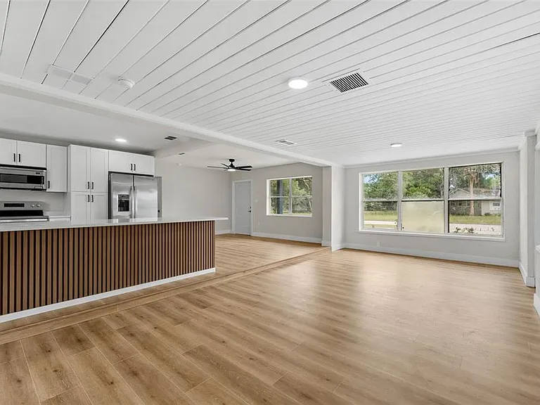 1218 Crescent St — Photo 15