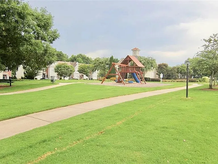246 Azalea Cir — Photo 15
