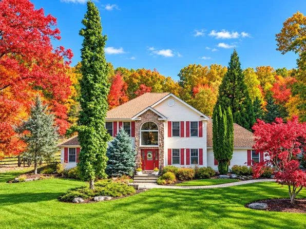 2548 Pine Mountain Rd, Stroudsburg, PA 18360