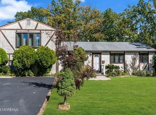 4 Hemlock Road, Howell, NJ 07731