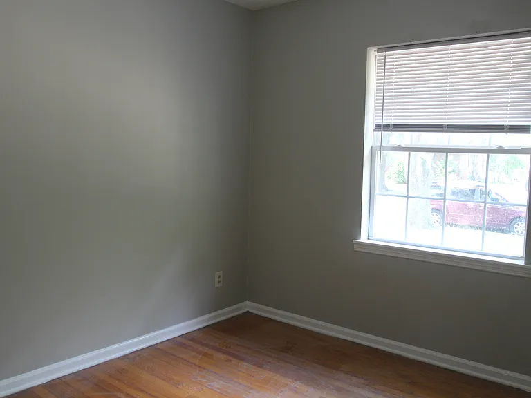 912 Inverness Rd #1 — Photo 4