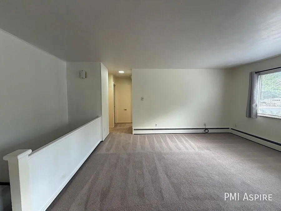 3 Bedroom 1.5 Bathroom House in Boulder — Photo 4