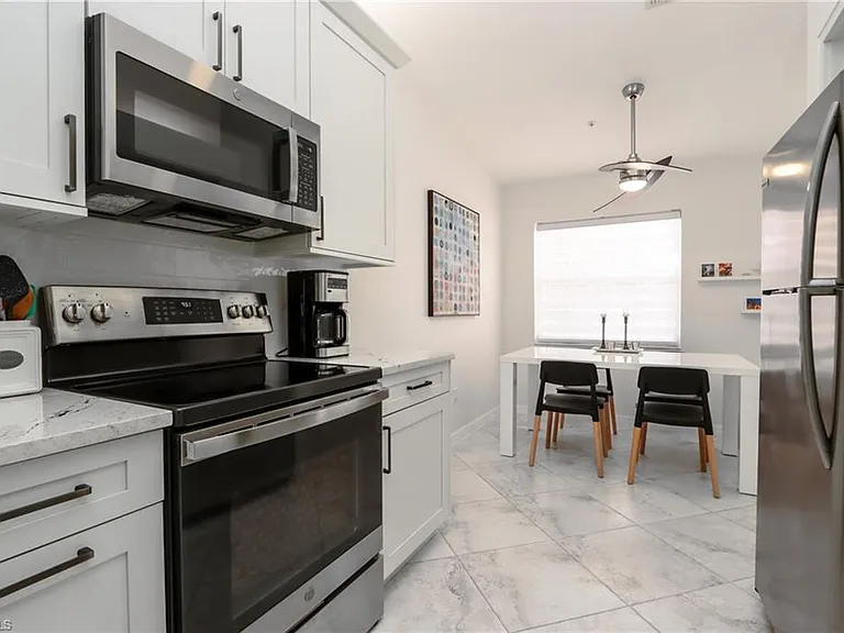 2585 Old Groves Rd #L-203 — Photo 6