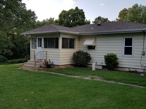 4th image of 213 Roselawn Ave