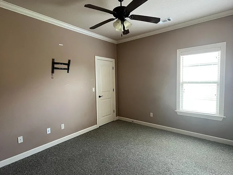 1005 Mark Cir — Photo 10