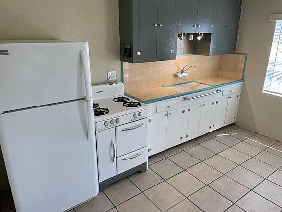 5th image of 221 N Jacobus Ave