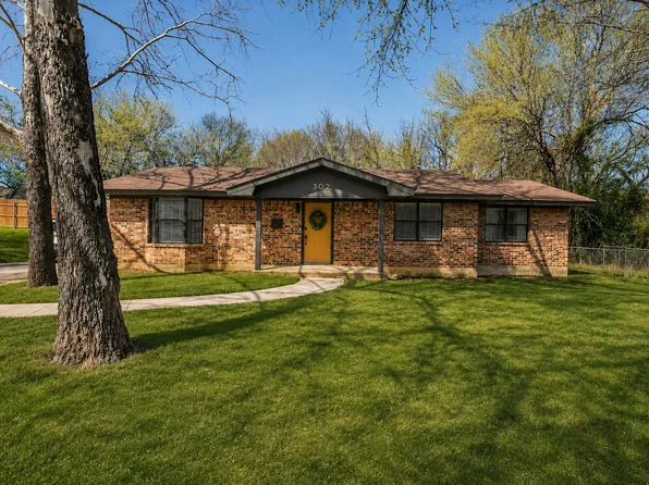 302 W Hale Ave, Decatur, TX 76234