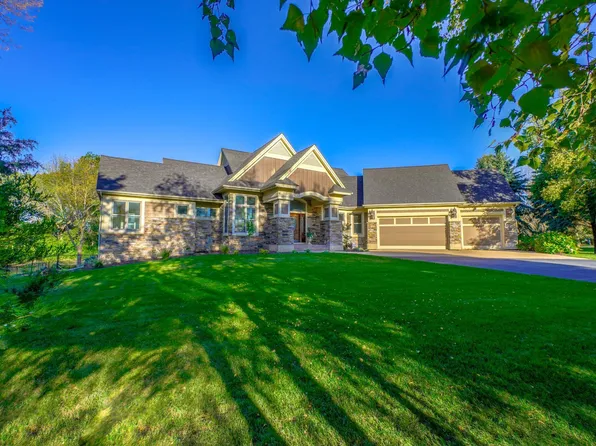 278 Saint Annes Pkwy, Hudson, WI 54016