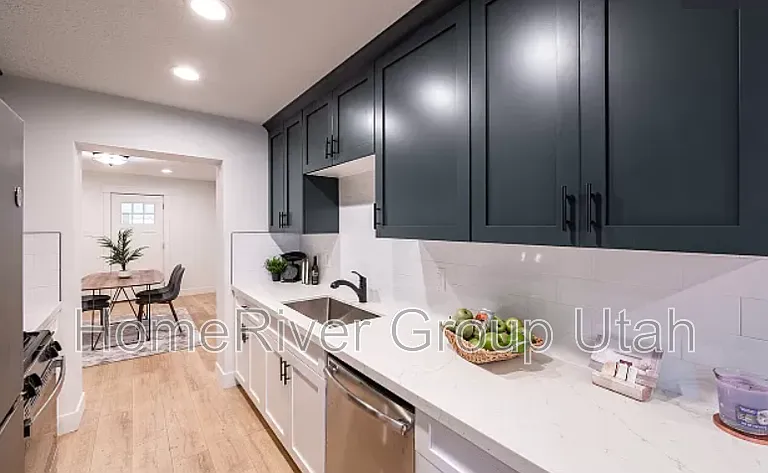 1626 E Downington Ave — Photo 4