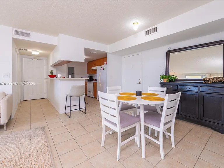 816 NW 11th St #606 — Photo 3