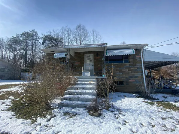 19 Fairview Dr, Alum Creek, WV 25003