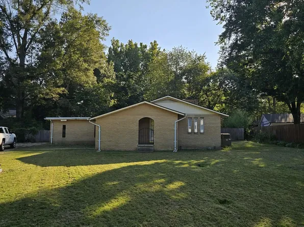 1018 Homecrest Dr, Piggott, AR 72454
