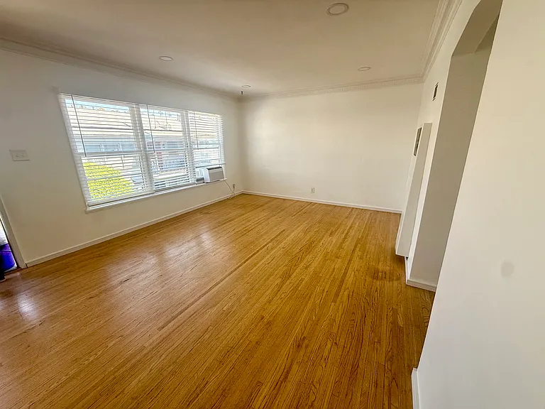 1152 Menlo Ave #1/2 — Photo 15