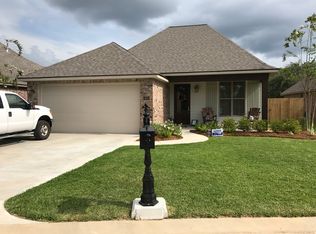 1913 Sarah Ln, Lake Charles, LA 70605