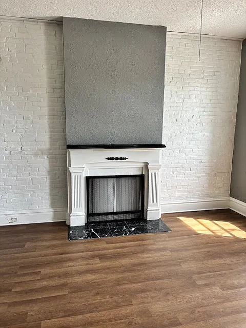 Living Room w/fireplace