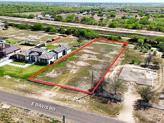 3rd image of 4112 E Davis Rd