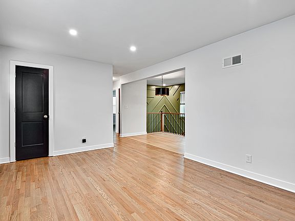 4th image of 5816 Dearborn St