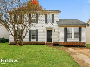 9419 White Cedar Ct, Charlotte, NC 28213