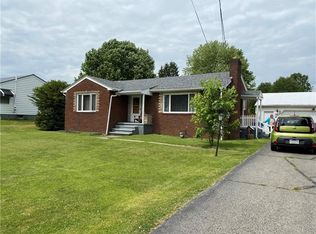 104 S Scotland Ln, New Castle, PA 16101