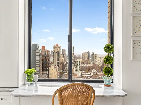 400 East 70th Street image 10 of 21