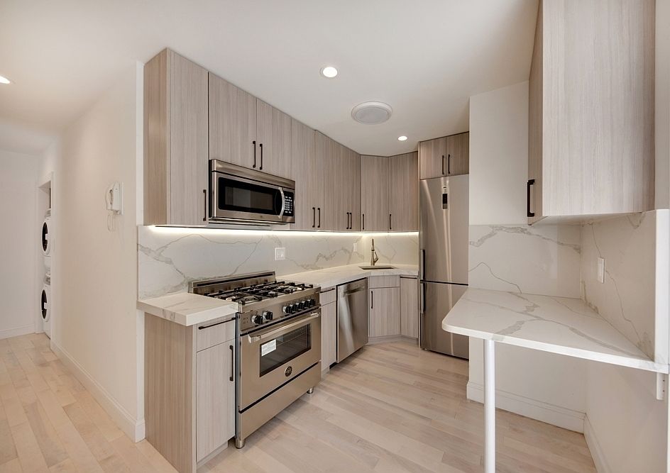 1st image of 114 E 40th St #9DD