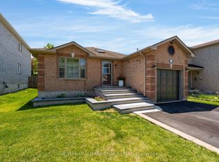 17 Benjamin Ln, Barrie, ON L4N 0S3