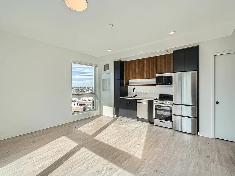 2059 19th St - Web Quality - 024 - 59 Studio 9 1031
