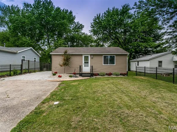 1244 Walnut Dr, Cottage Hills, IL 62018