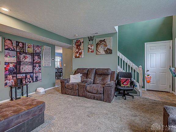 4th image of 930 E Branch Ct
