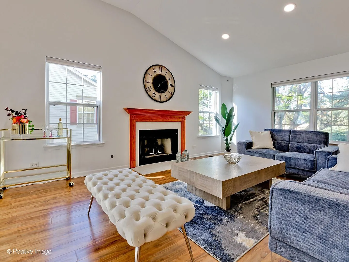 3 bed, 3.0 bath, 2000 sqft, $3,300 — Photo 4