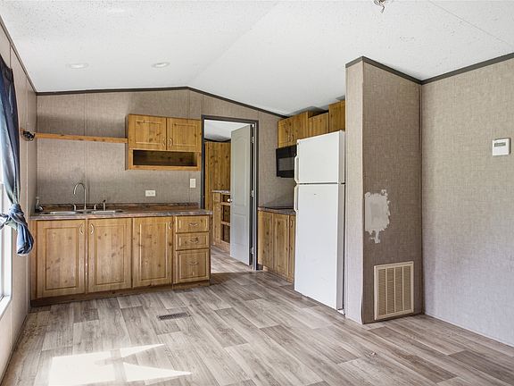 3rd image of 740 E Marshall Ave