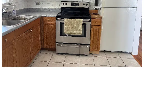 56 Hollister St, Stratford, CT 06615