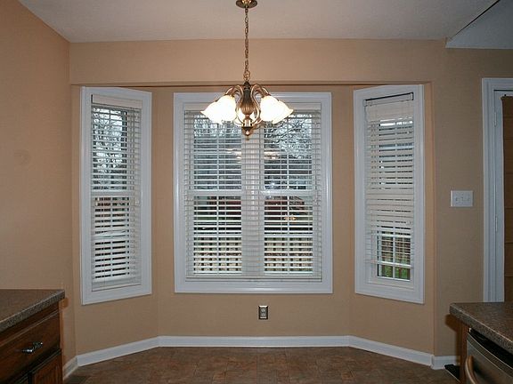 3rd image of 1580 Barrywood Cir W