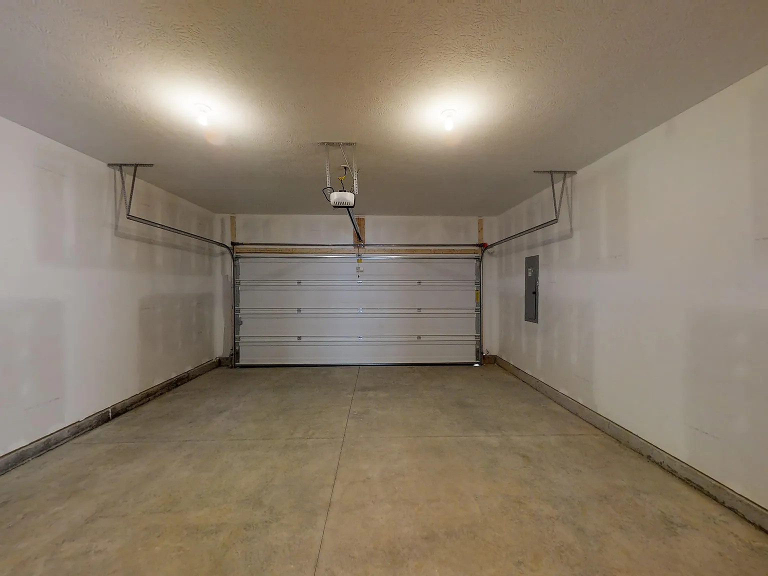 3 bed, 2.5 bath, 1254 sqft, $1,950 — Photo 4