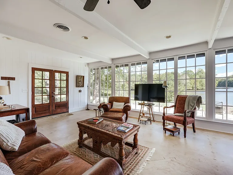 190 Lakewood Dr — Photo 4