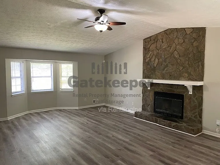 7345 Chaucer Ct — Photo 3