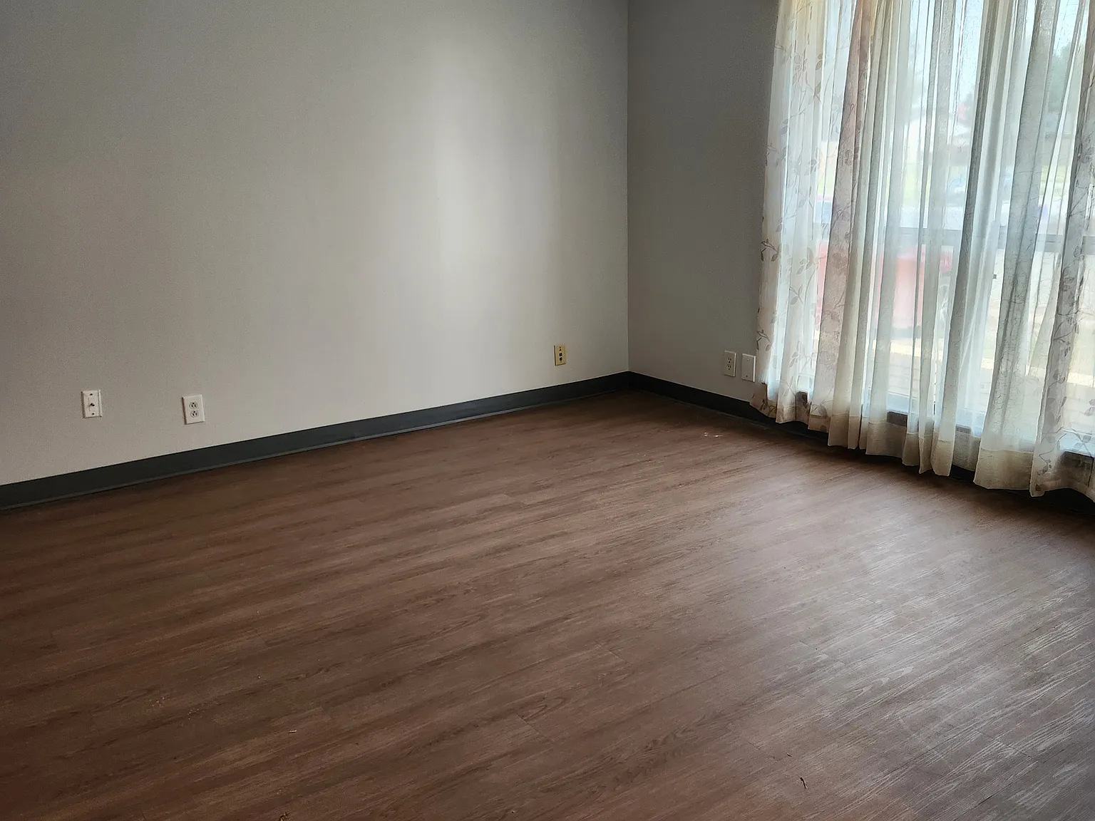 3 bed, 1800 sqft, $1,575 — Photo 3