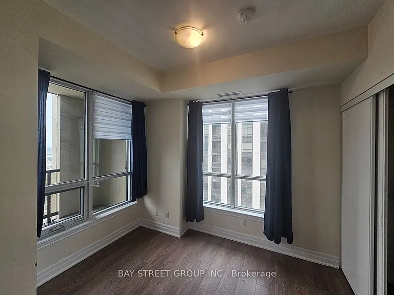 9075 Jane St #2009 — Photo 14
