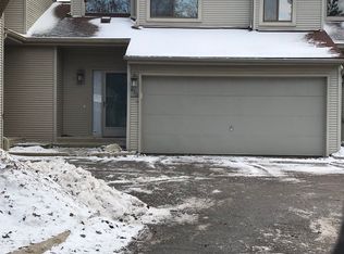 615 Ashley Cir, Rochester Hills, MI 48307