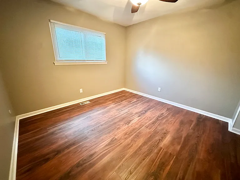 1907 Leicester Way — Photo 9