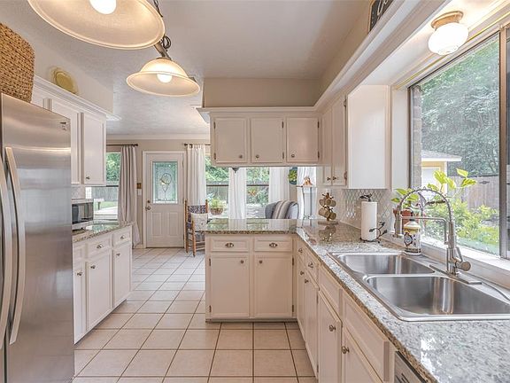 2nd image of 3007 Falling Brook Dr