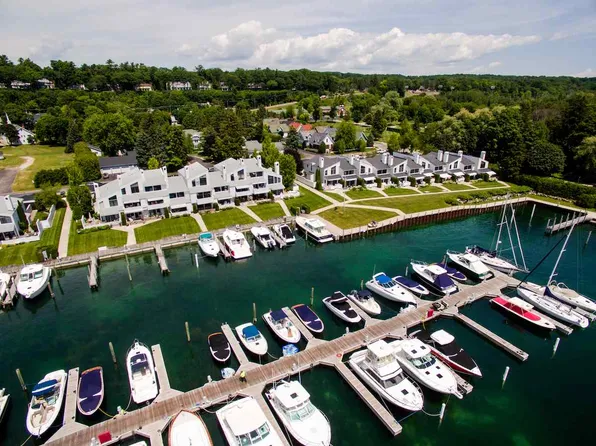 526 E Bay St APT 12, Harbor Springs, MI 49740