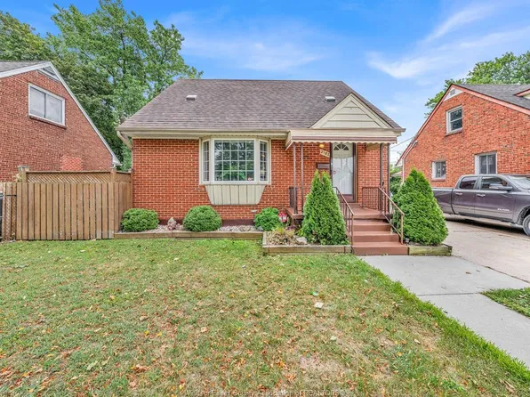 2187 Girardot St, Windsor, ON N9B 1R3