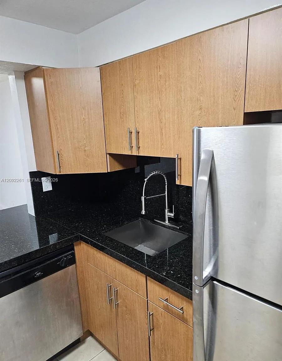 5201 Geneva Way — Photo 3