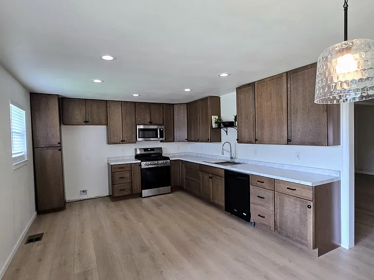 1305 Spring Creek Dr — Photo 7