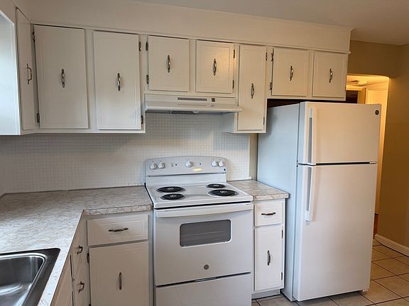 3rd image of 85 Ford St APT B
