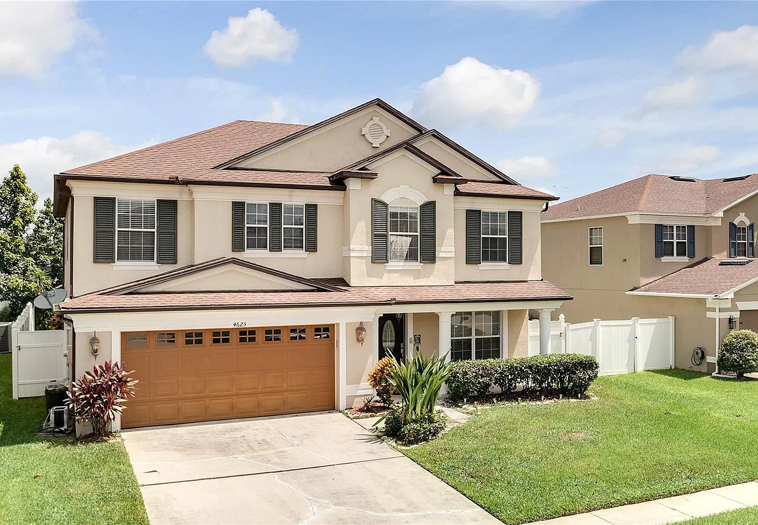4 bed, 3.5 bath, 3902 sqft, $3,000 — Photo 1