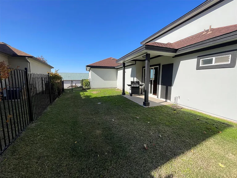 1213 Delsie Dr #B — Photo 30