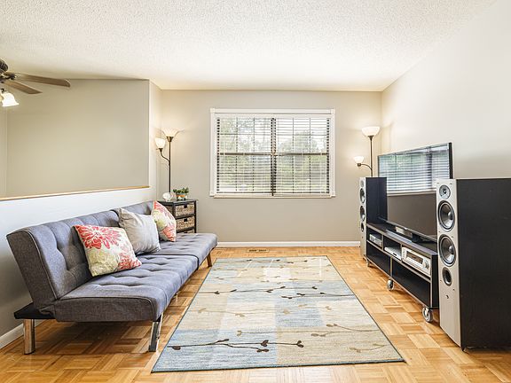 4th image of 9300 Oakshire Cir